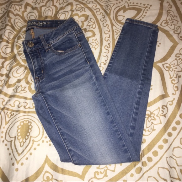 Size 0 American Eagle Jeans - Picture 2 of 6